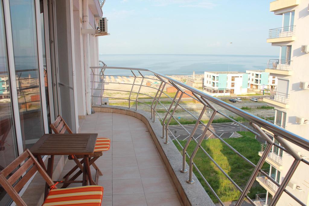Summerland Loft Mamaia Room photo